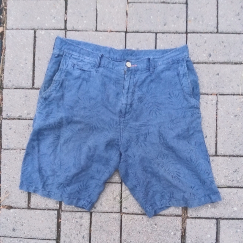 Mens Tommy Bahama shorts size 34. Great condition